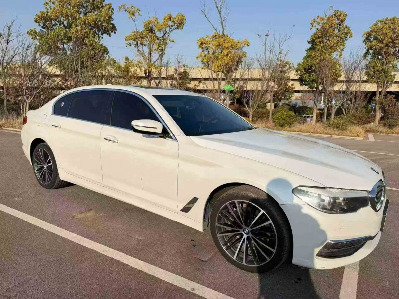 思茅18年宝马5系3