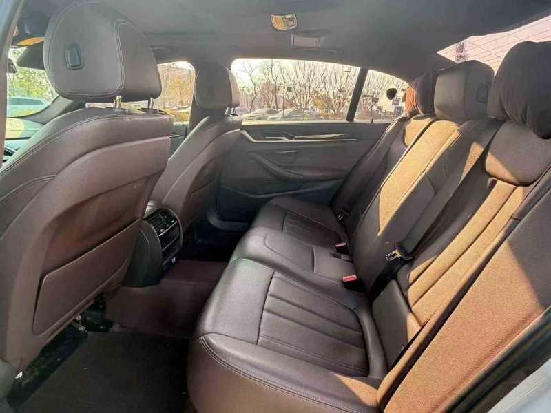 思茅18年宝马5系4