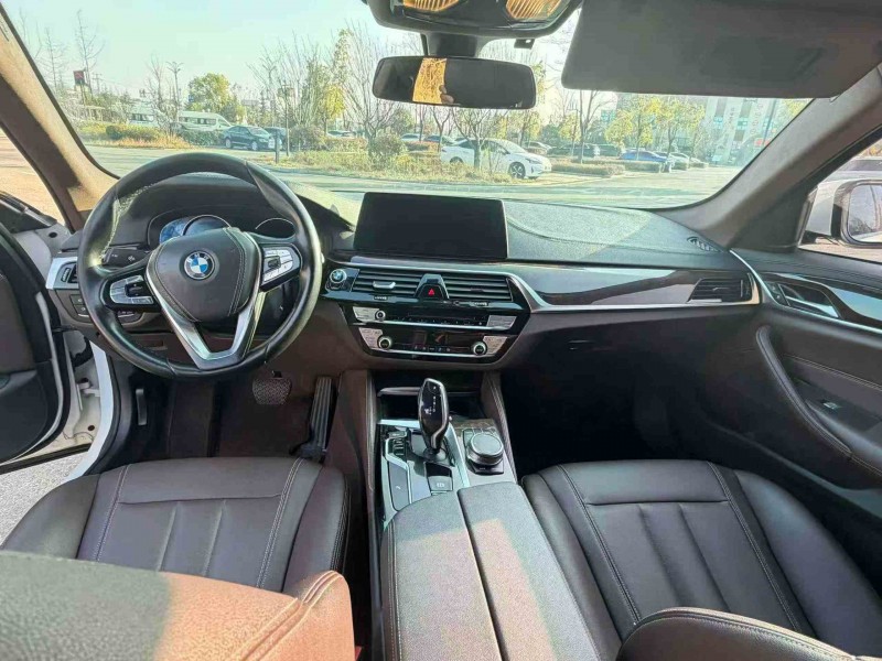 思茅18年宝马5系5