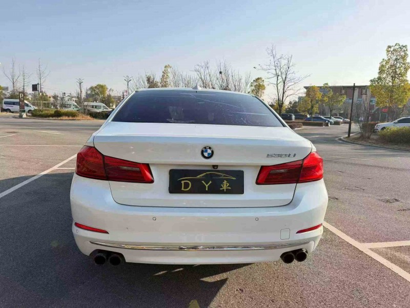 思茅18年宝马5系9