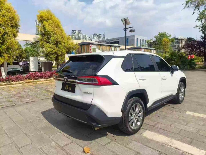 保山24年丰田威兰达8