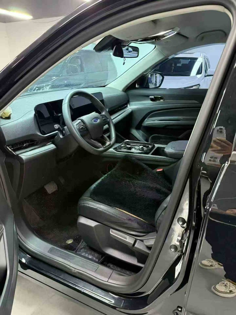 昭通24年福特领睿4