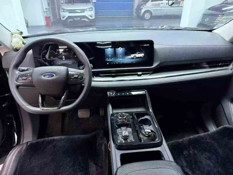 昭通24年福特领睿6