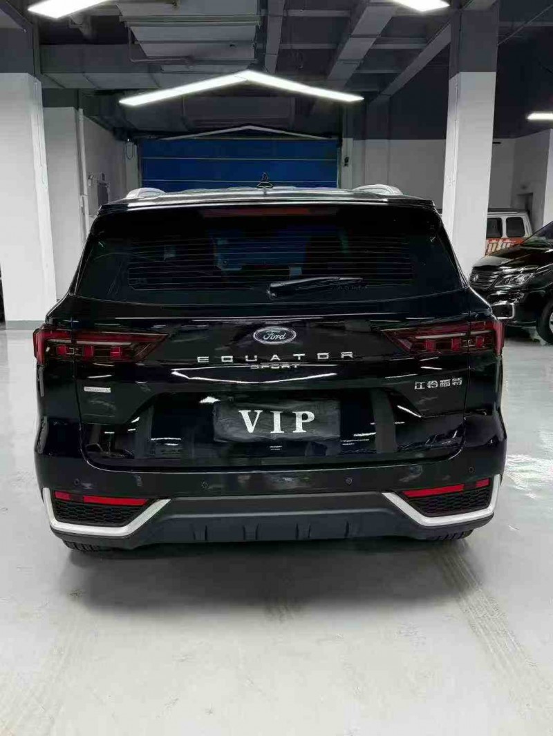 昭通24年福特领睿8