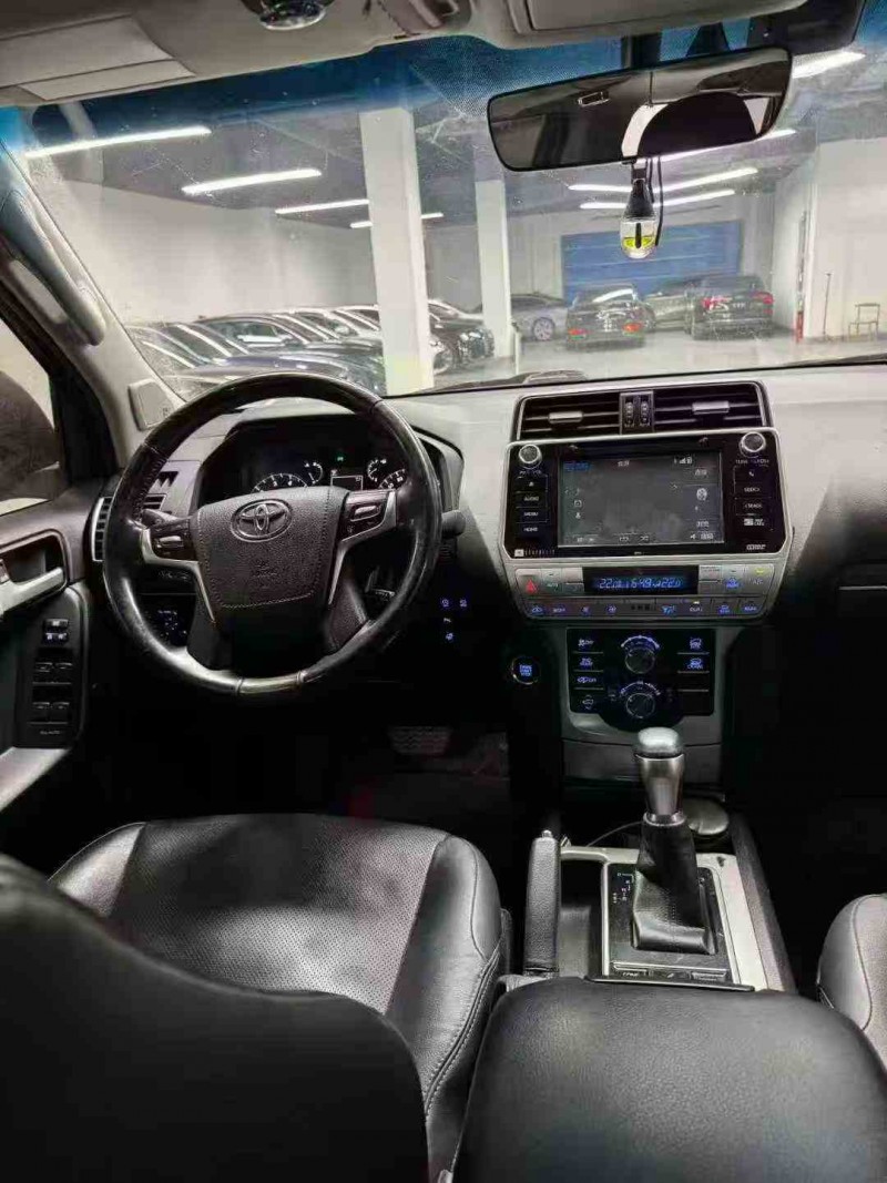 昭通19年丰田普拉多4