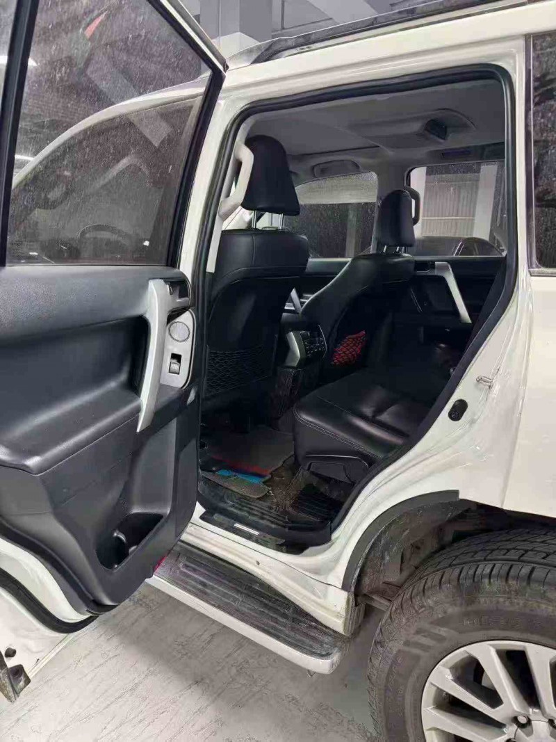 昭通19年丰田普拉多5