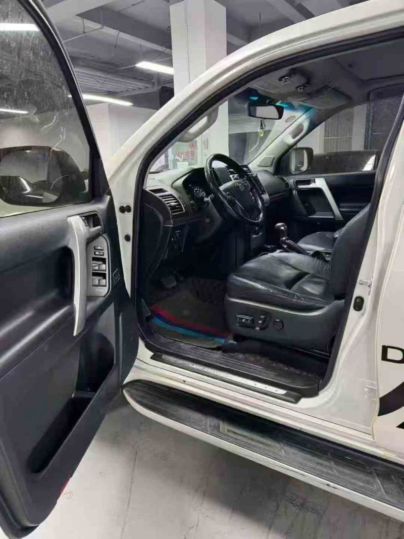 昭通19年丰田普拉多6