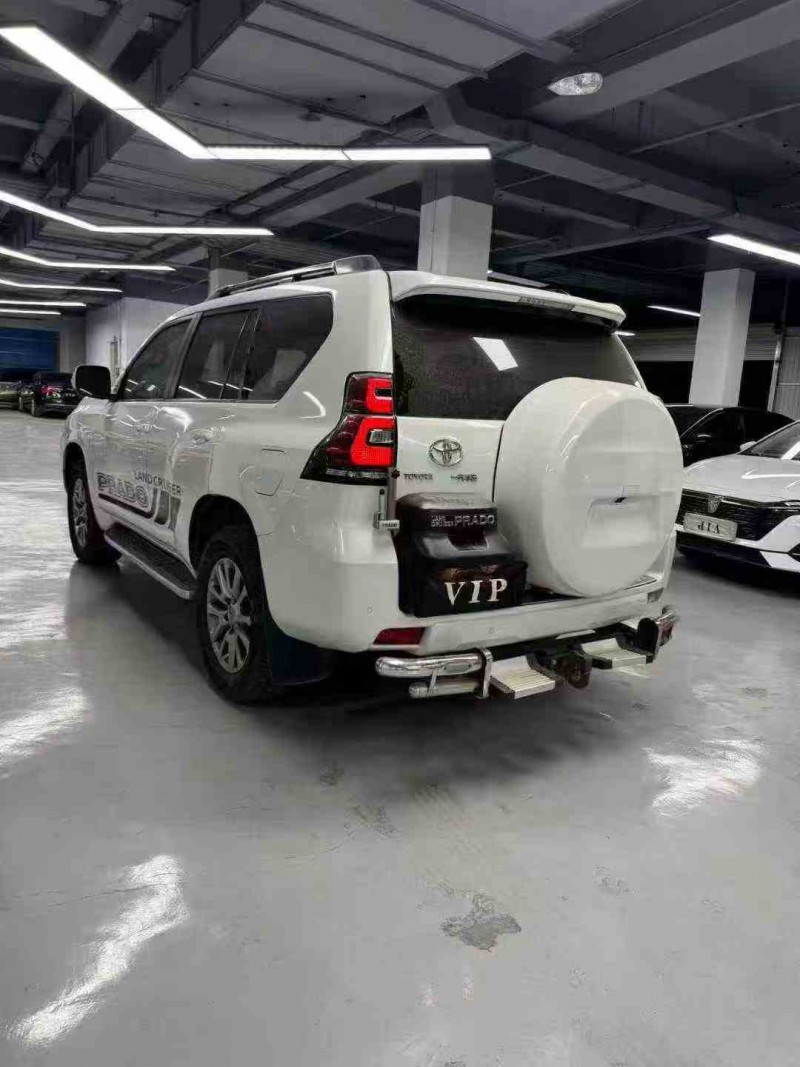 昭通19年丰田普拉多8