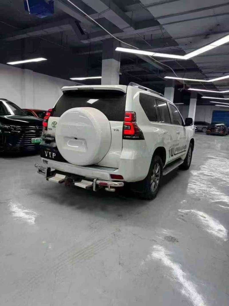 昭通19年丰田普拉多9