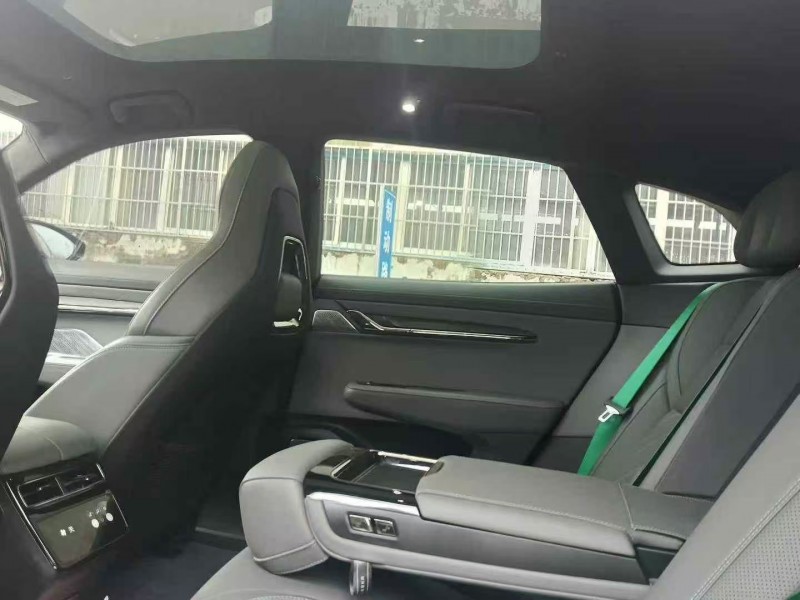 菏泽23年极氪汽车0015