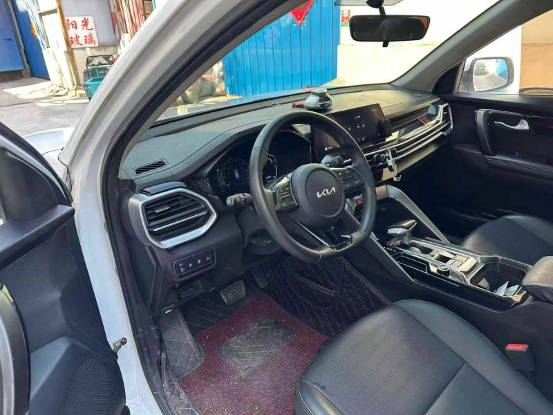 东营21年起亚智跑6