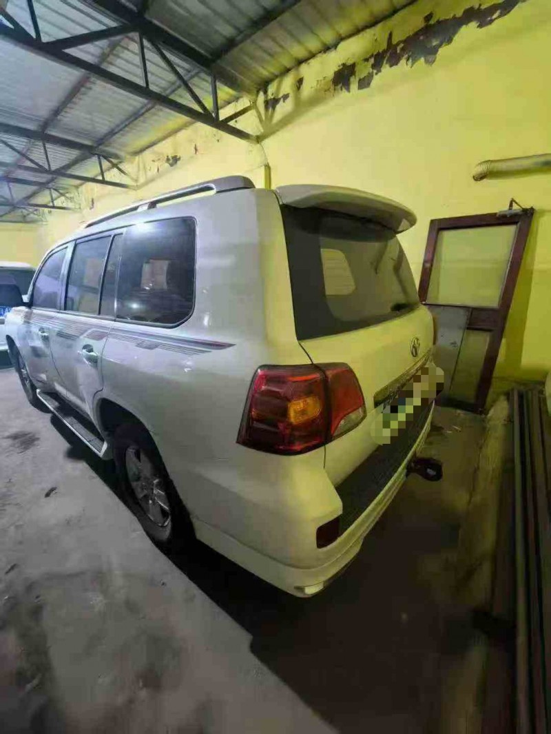 赤峰16年丰田兰德酷路泽8