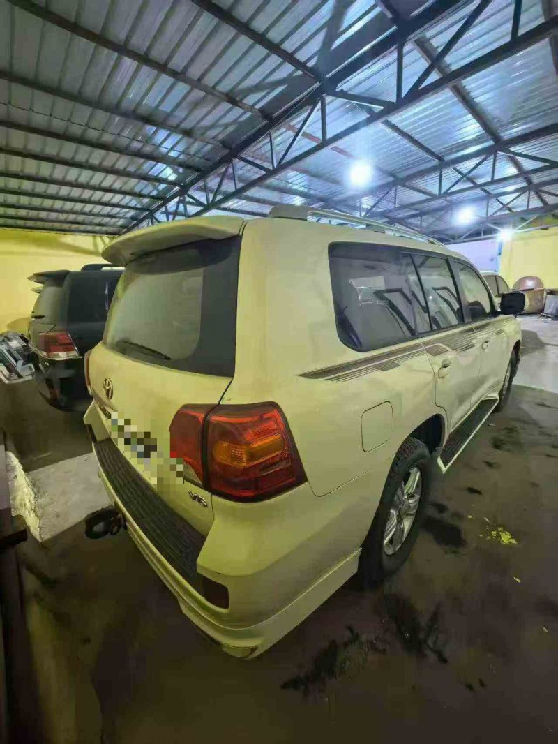 赤峰16年丰田兰德酷路泽9