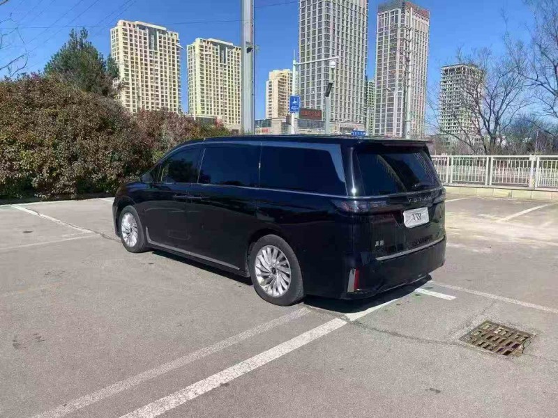 南通23年岚图汽车梦想家7