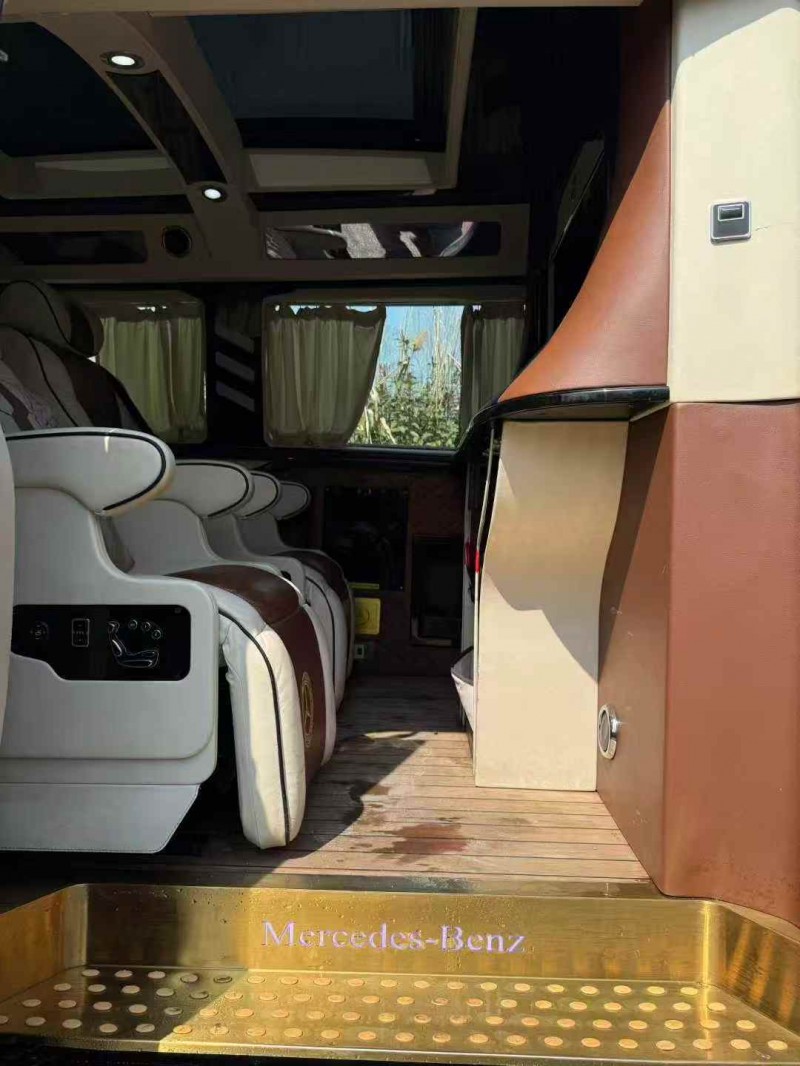 鄂州21年奔驰威霆6