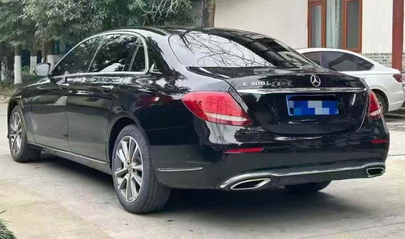 金华18年奔驰E8
