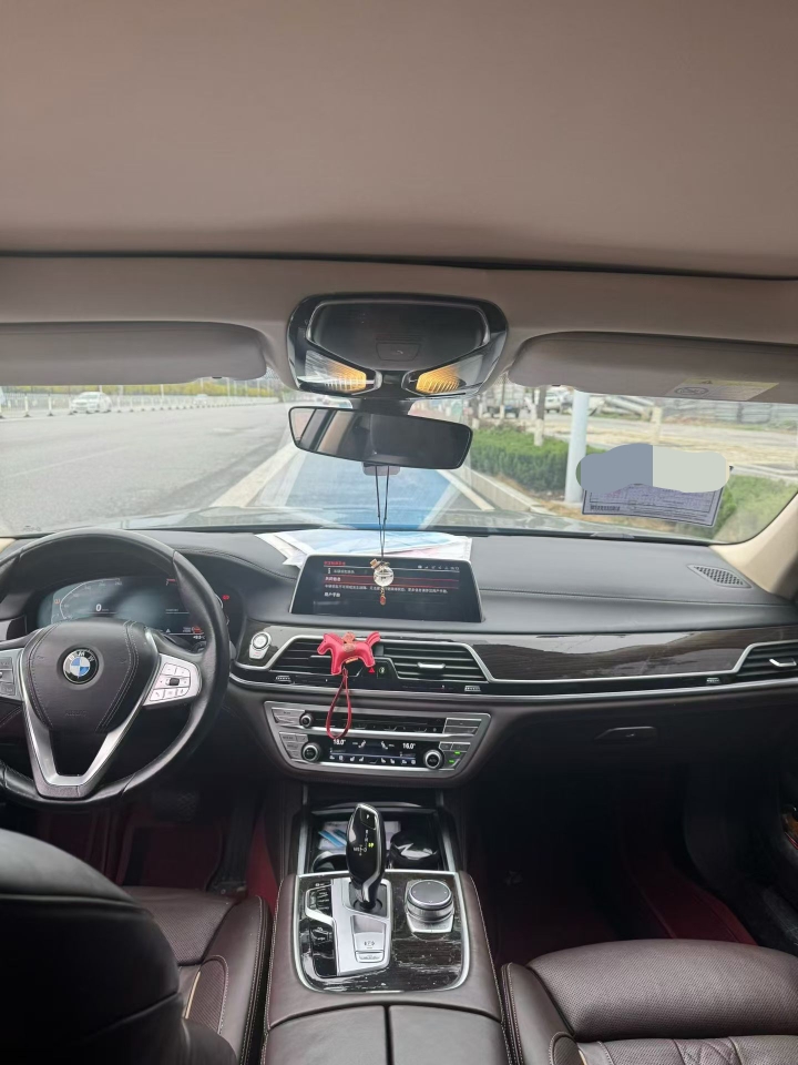 深圳21年宝马7系4