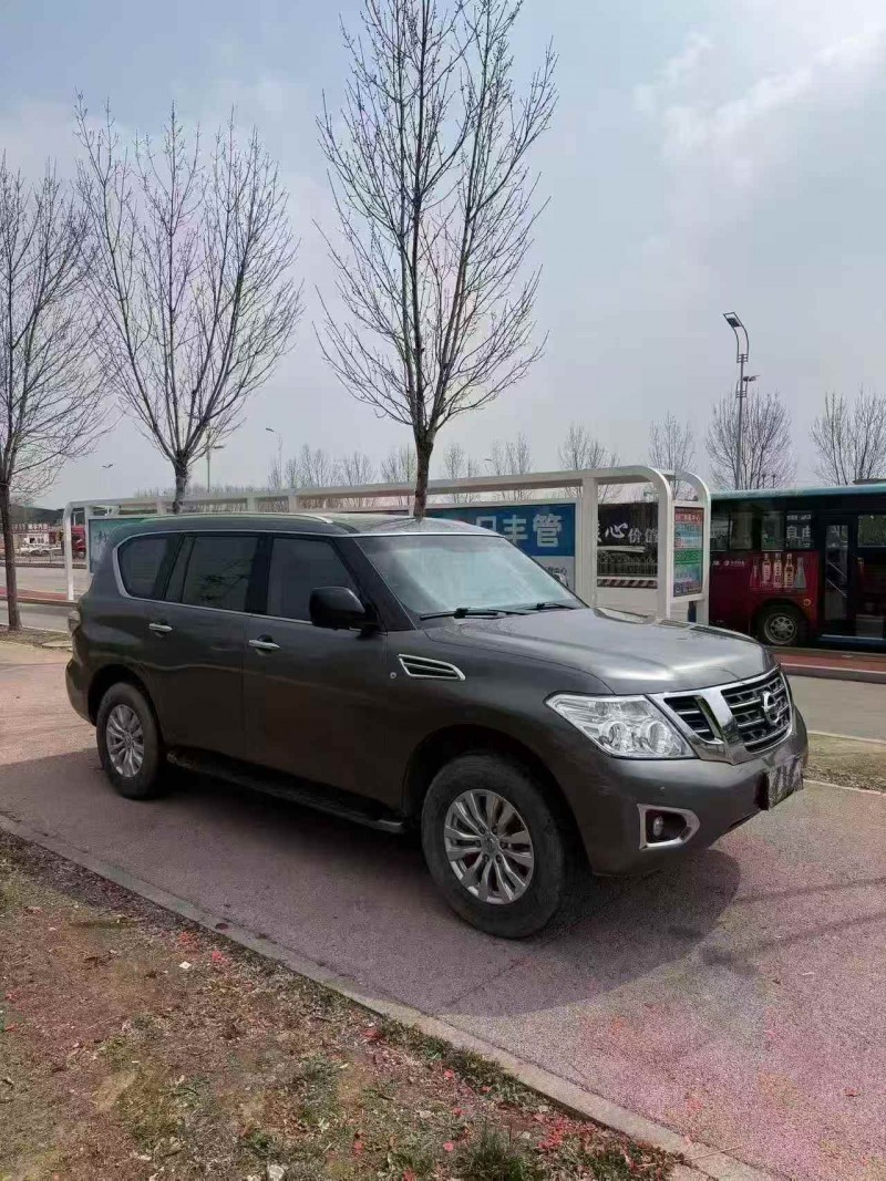 东营18年日产途乐2