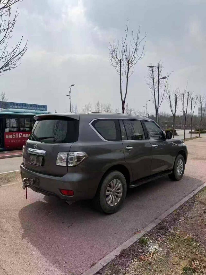 东营18年日产途乐7