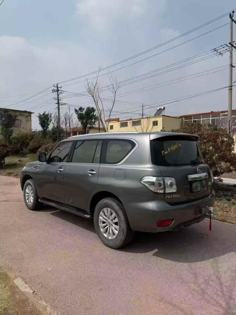 东营18年日产途乐8