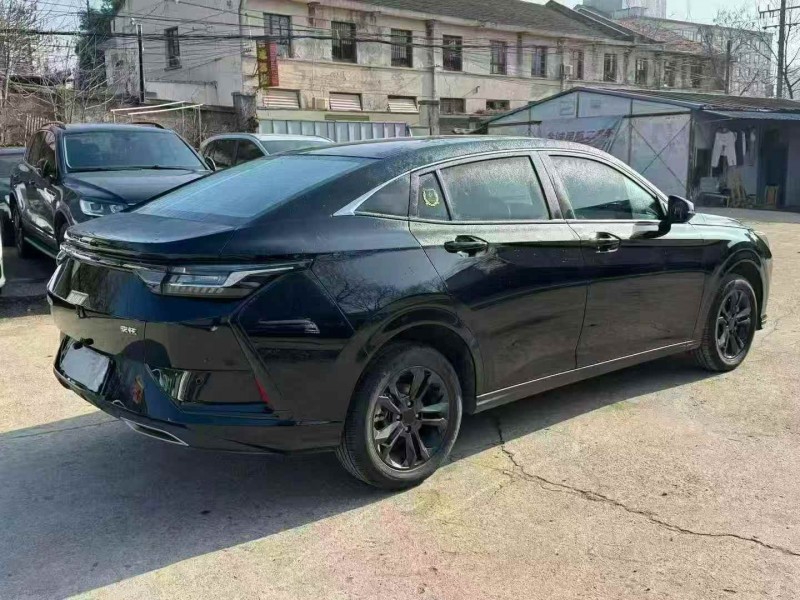 张家界25年东风奕炫6