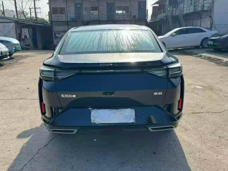 张家界25年东风奕炫7