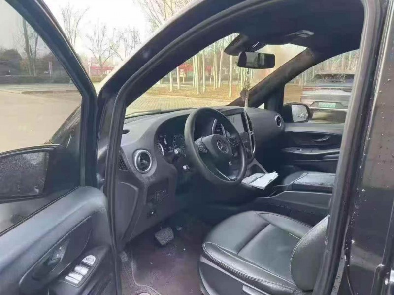 濟寧17年奔馳威霆5