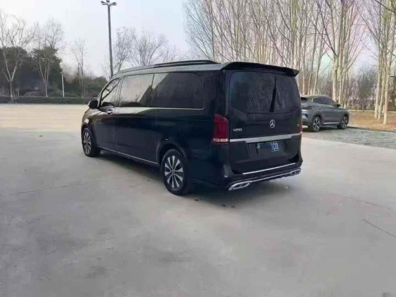 濟寧17年奔馳威霆7