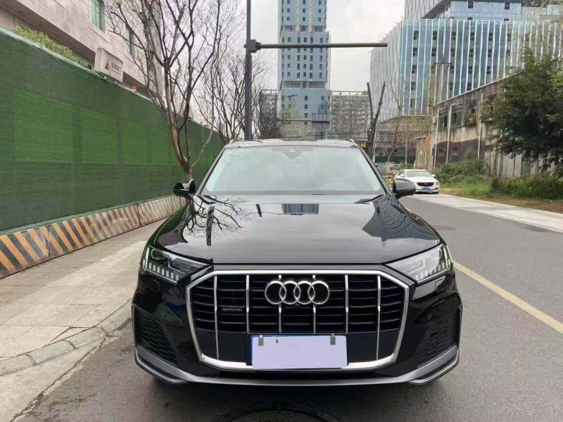 成都24年奥迪Q71