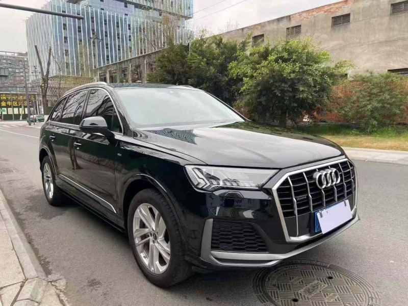 成都24年奥迪Q72