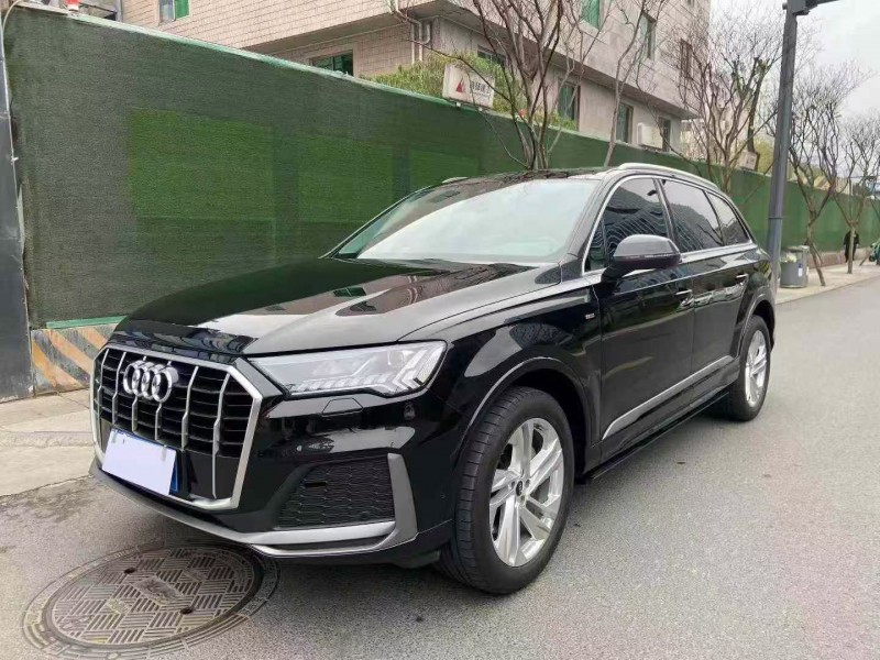 成都24年奥迪Q73