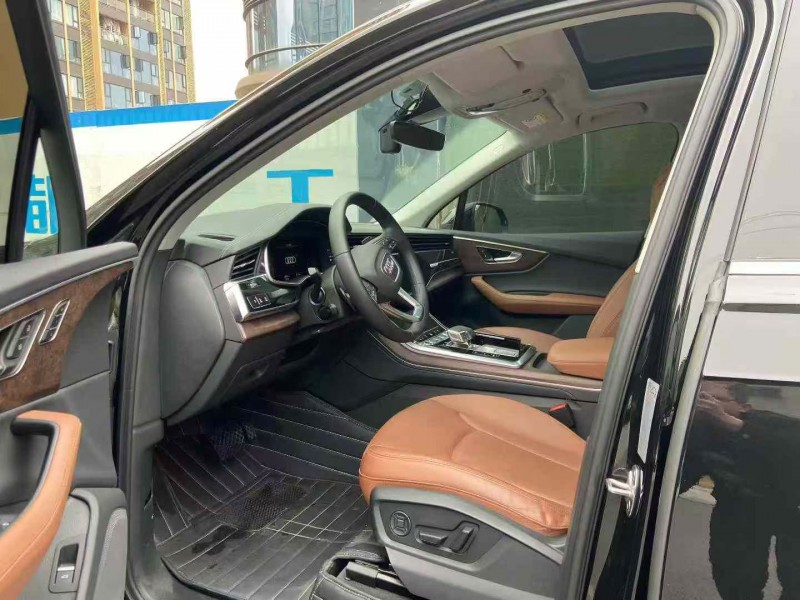 成都24年奥迪Q74