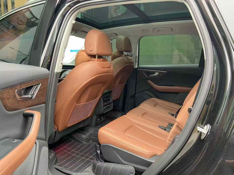 成都24年奥迪Q75