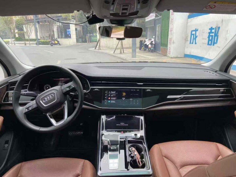 成都24年奥迪Q76