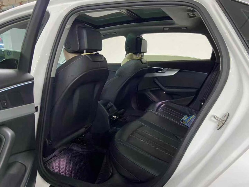 成都22年奥迪A4L5