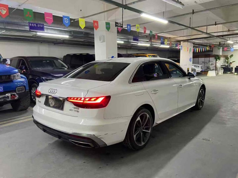 成都22年奥迪A4L8