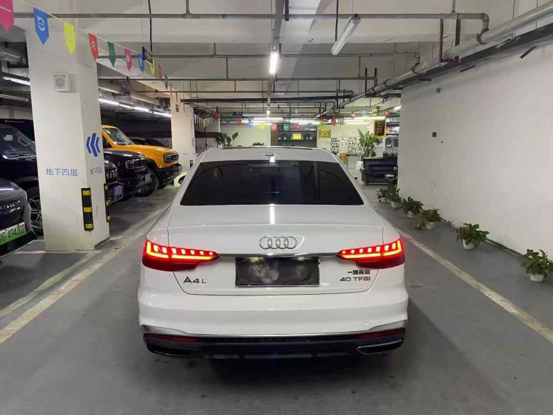 成都22年奥迪A4L9