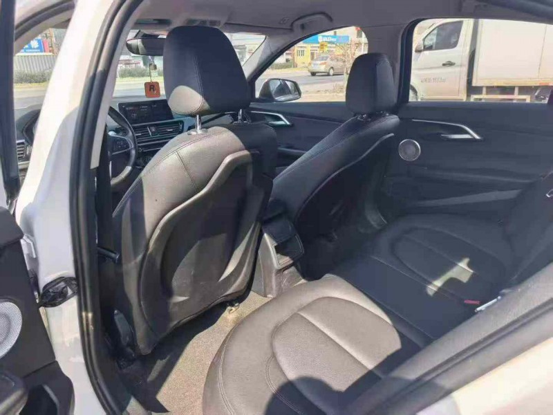 保定21年宝马1系6