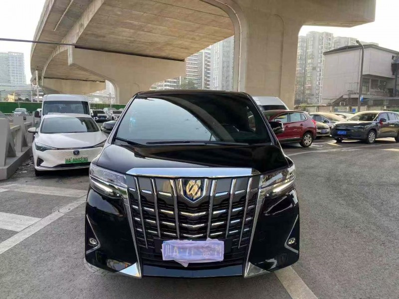 成都19年丰田埃尔法1