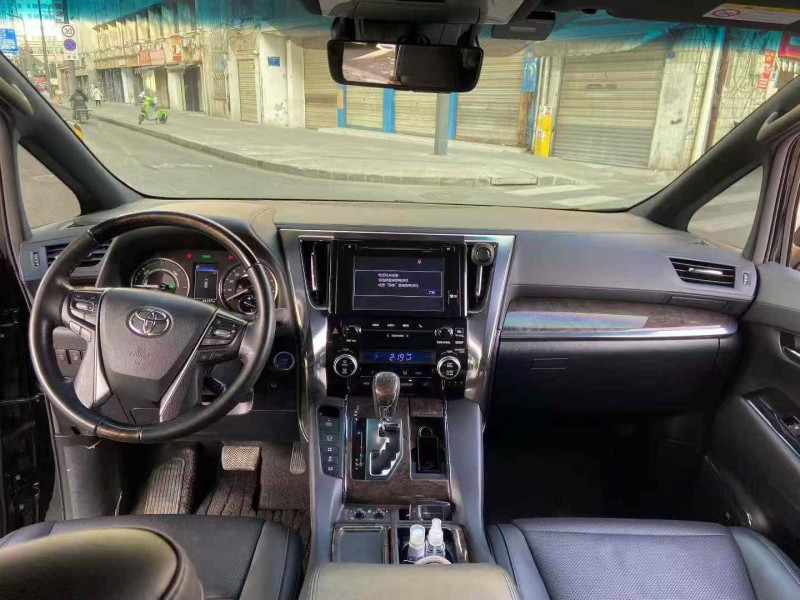 成都19年丰田埃尔法6