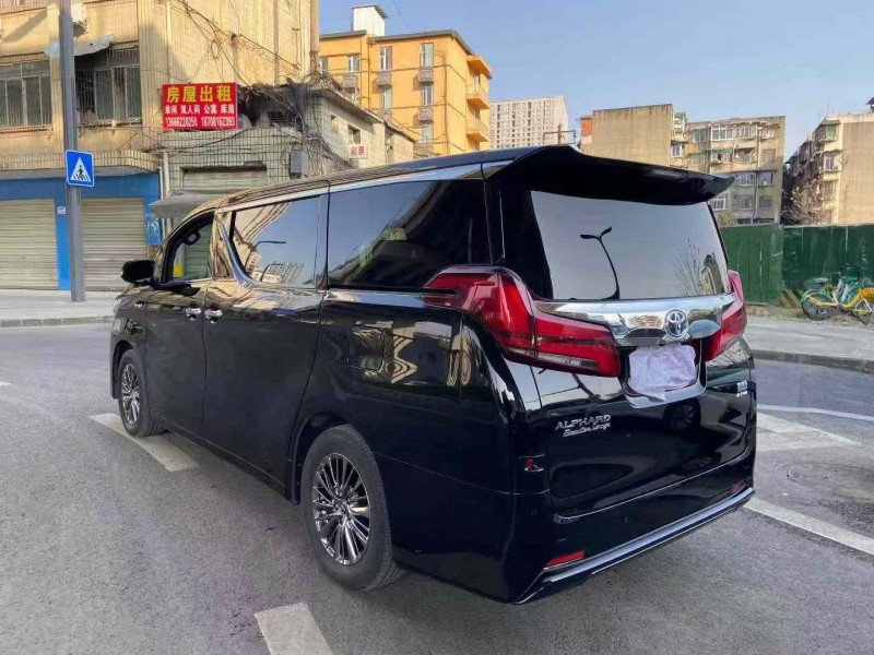 成都19年丰田埃尔法7