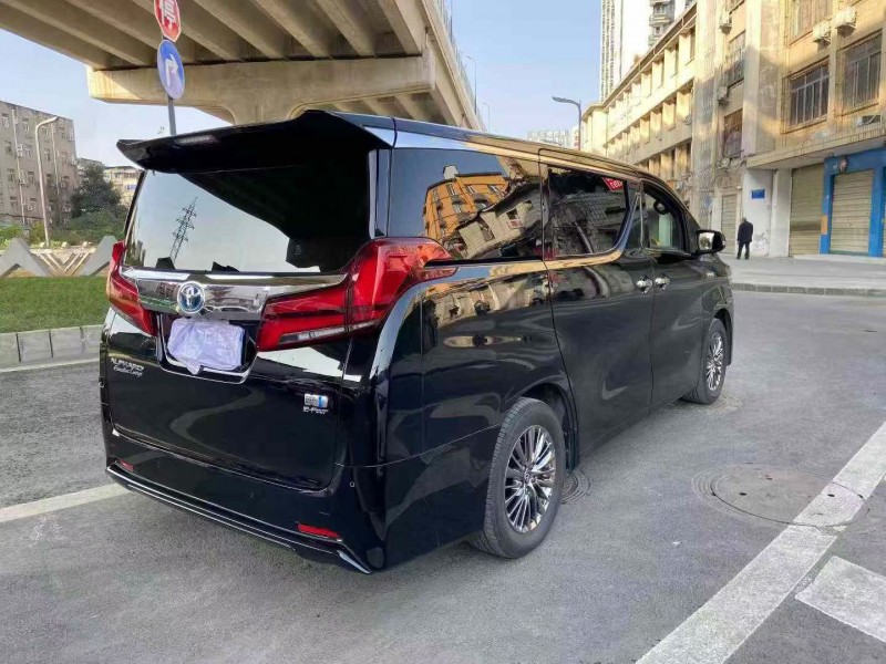 成都19年丰田埃尔法8