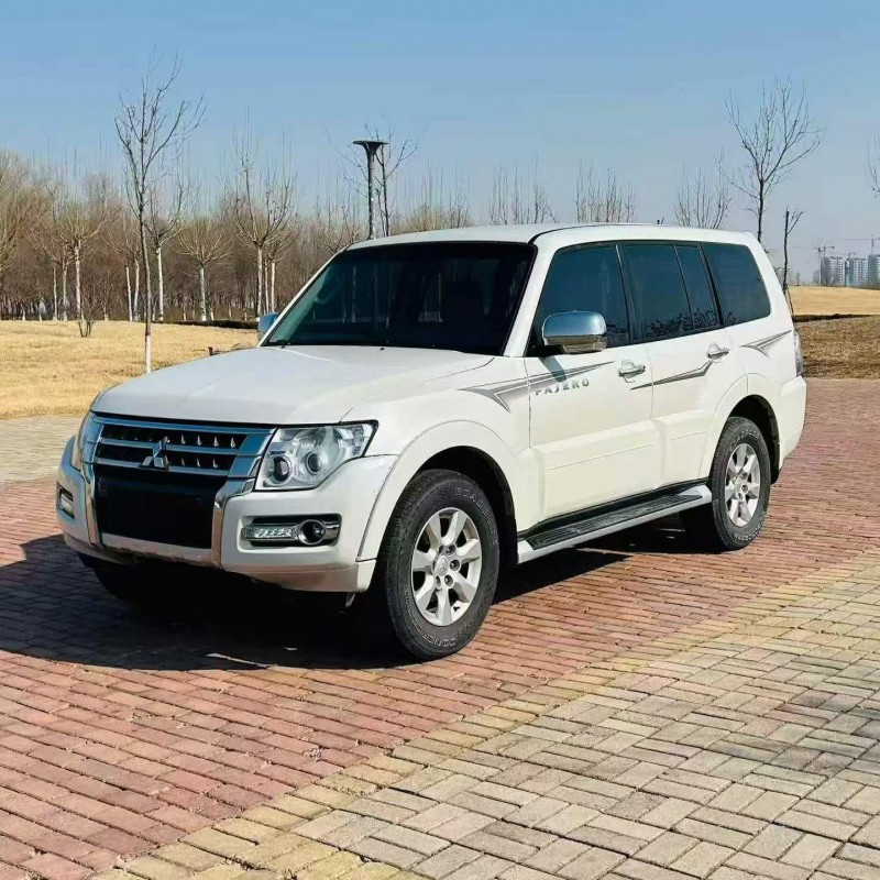 济宁19年三菱帕杰罗2