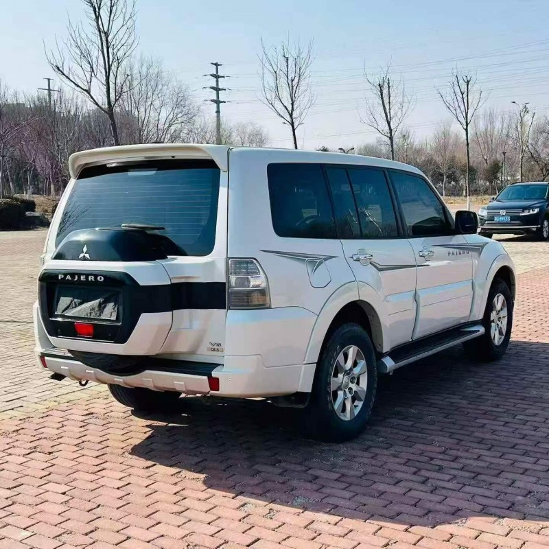 济宁19年三菱帕杰罗8