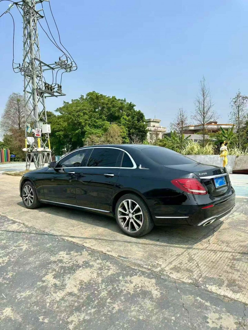 广州16年奔驰E8