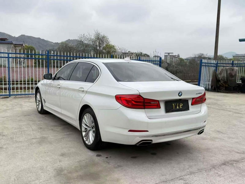 张家界19年宝马5系8