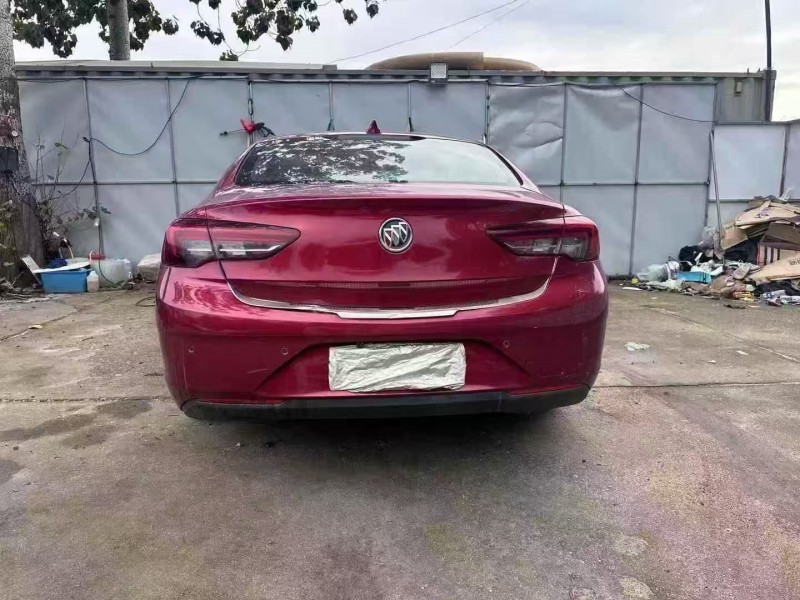 青岛18年别克君威8