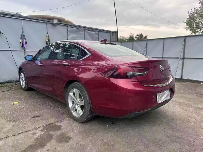 青岛18年别克君威9