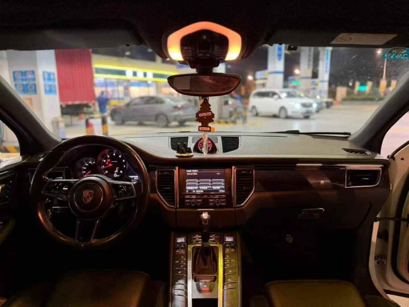广州15年保时捷Macan5