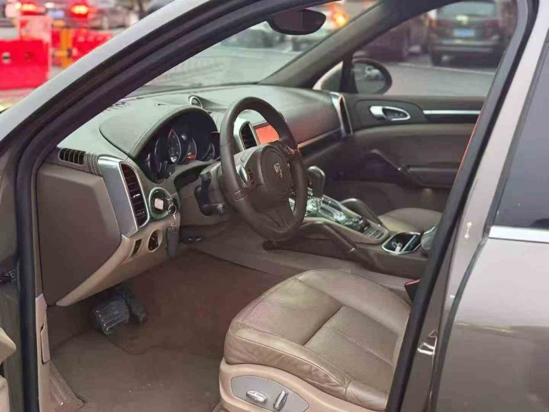 湖州13年保时捷卡宴5